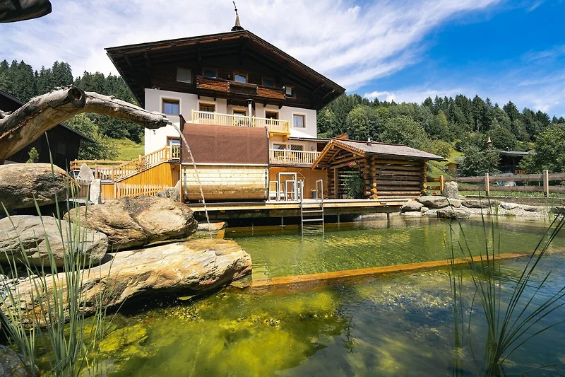Außenseite Ferienhaus (Sommer)