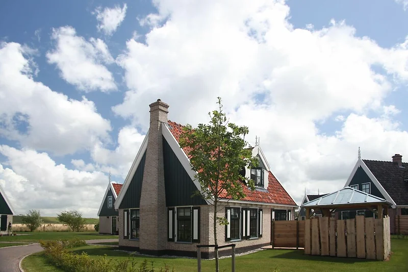 Außenseite Ferienhaus (Sommer)