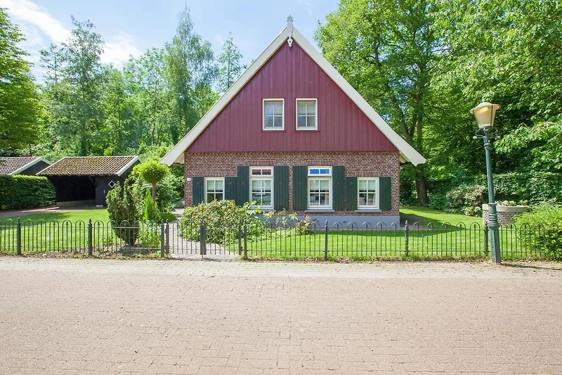 Außenseite Ferienhaus (Sommer)