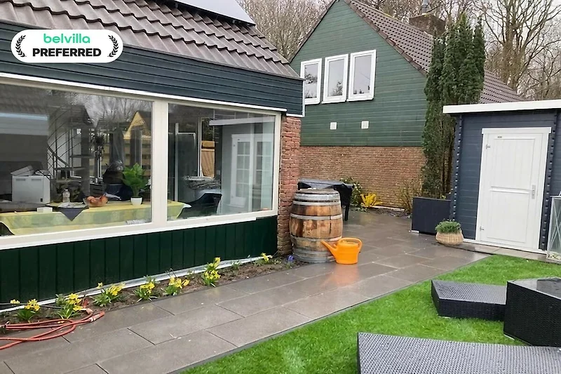 Außenseite Ferienhaus (Sommer)