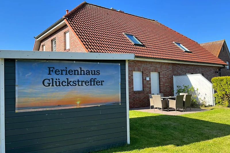Außenseite Ferienhaus (Sommer)