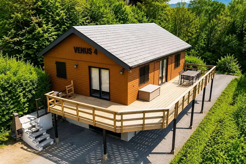 Außenseite Ferienhaus (Sommer)