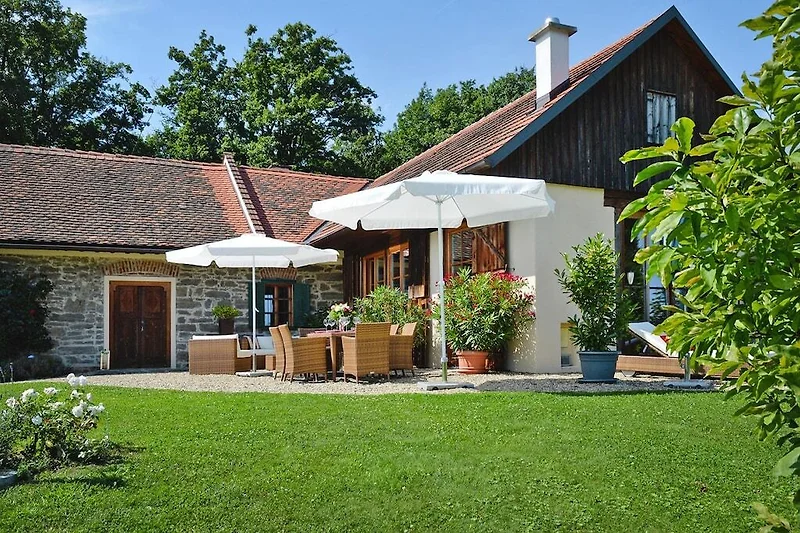 Außenseite Ferienhaus (Sommer)