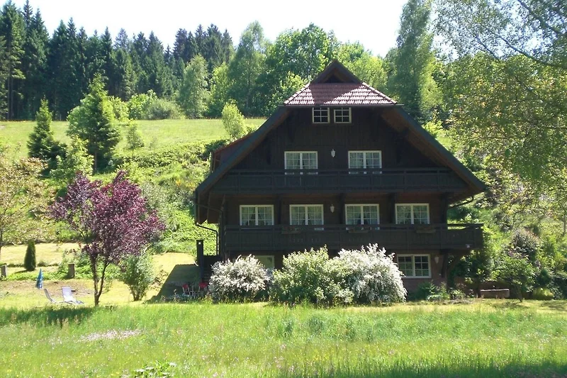 Außenseite Ferienhaus (Sommer)