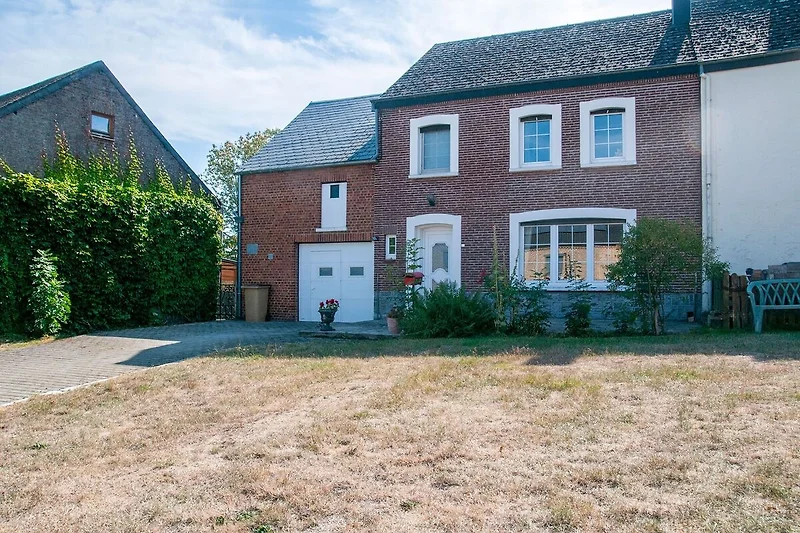 Außenseite Ferienhaus (Sommer)