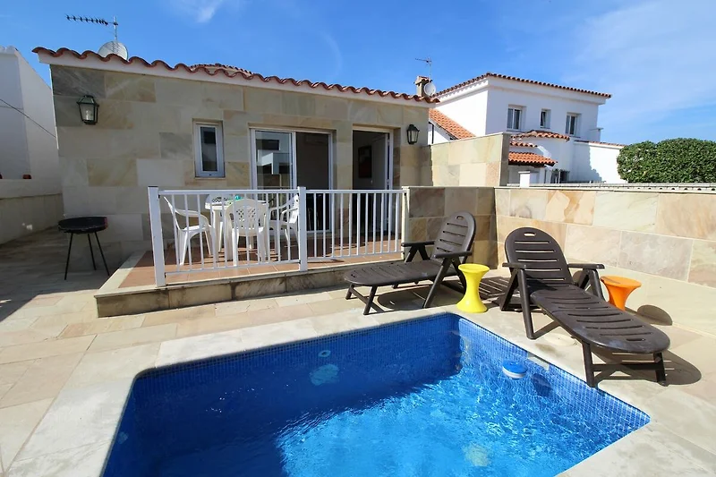 Piscina casa vacanze