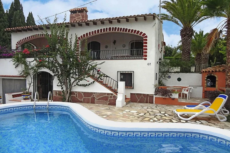 Piscina casa vacanze