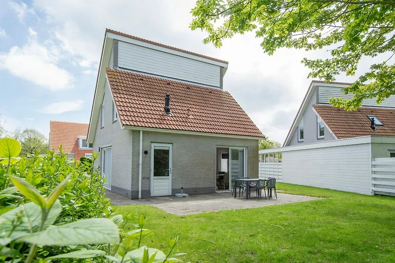 Außenseite Ferienhaus (Sommer)