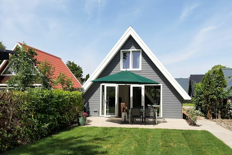 Außenseite Ferienhaus (Sommer)