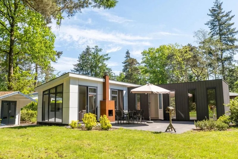 Außenseite Ferienhaus (Sommer)