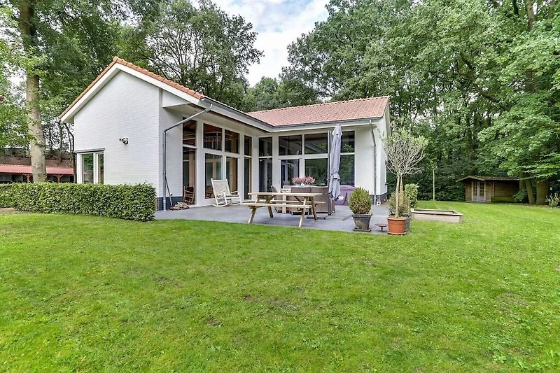 Exterieur vakantiehuis (zomer)
