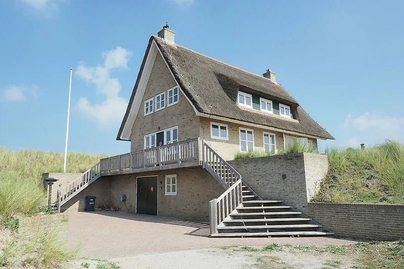 Außenseite Ferienhaus (Sommer)