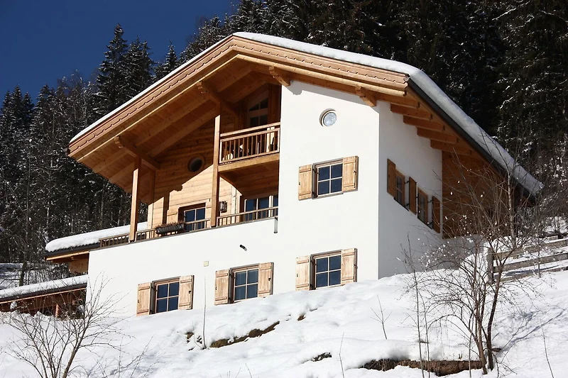 Außenseite Ferienhaus (Winter)
