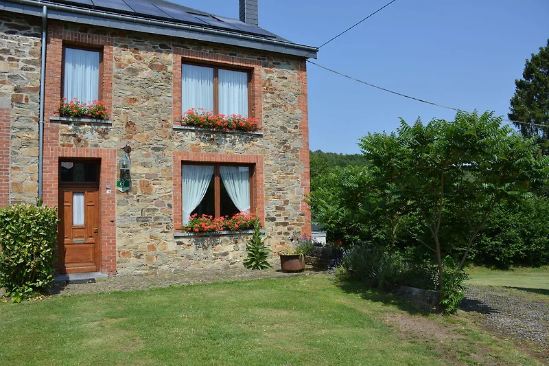Außenseite Ferienhaus (Sommer)