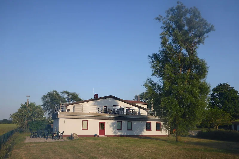 Außenseite Ferienhaus (Sommer)
