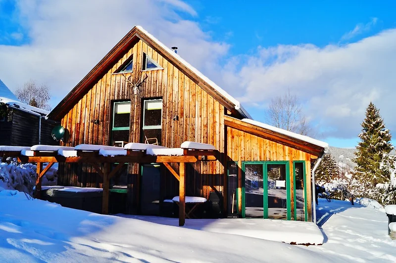 Außenseite Ferienhaus (Winter)
