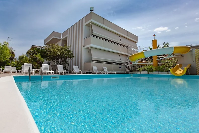 Piscina casa vacanze