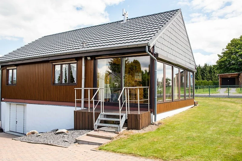 Außenseite Ferienhaus (Sommer)