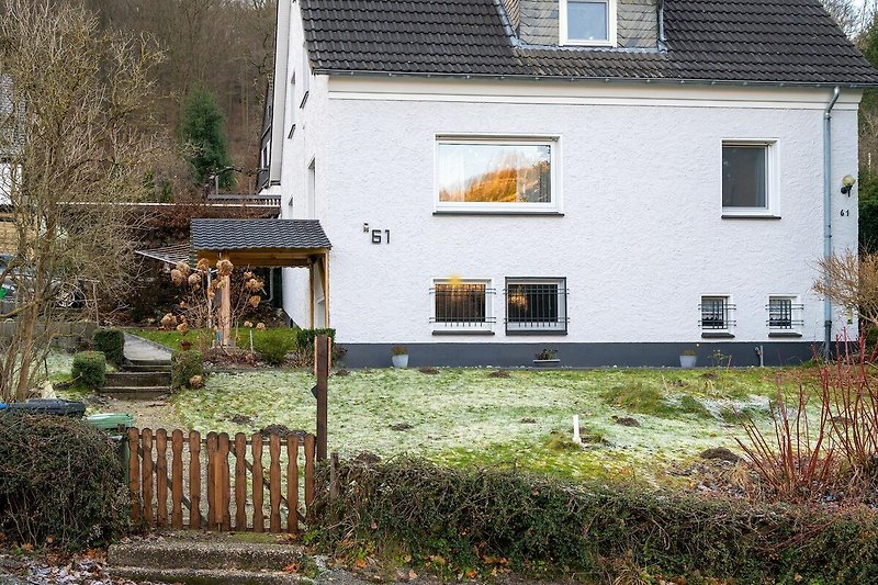 Außenseite Ferienhaus (Sommer)