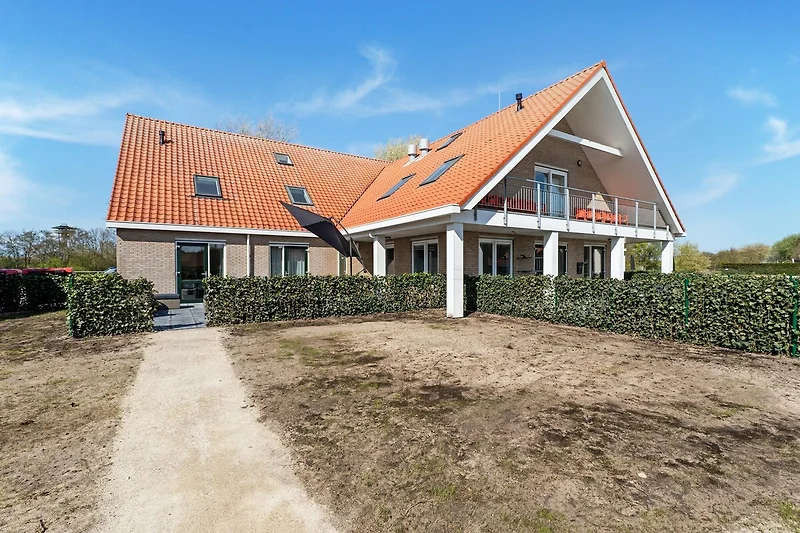 Außenseite Ferienhaus (Sommer)