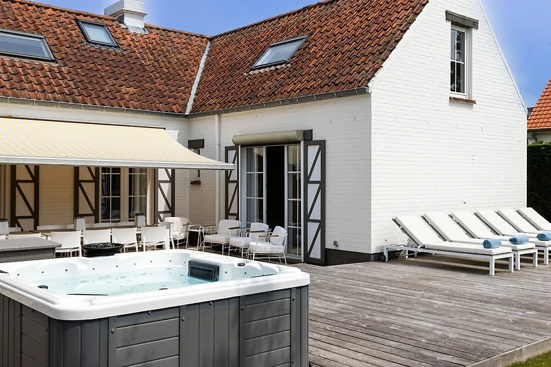 Außenseite Ferienhaus (Sommer)