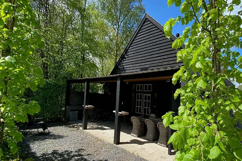 Außenseite Ferienhaus (Sommer)