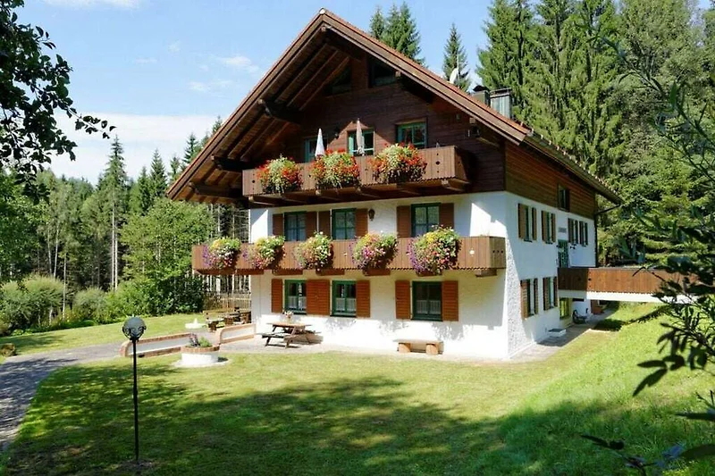 Außenseite Ferienhaus (Sommer)