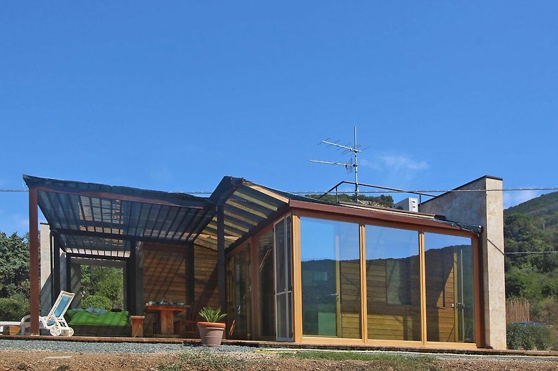 Außenseite Ferienhaus (Sommer)