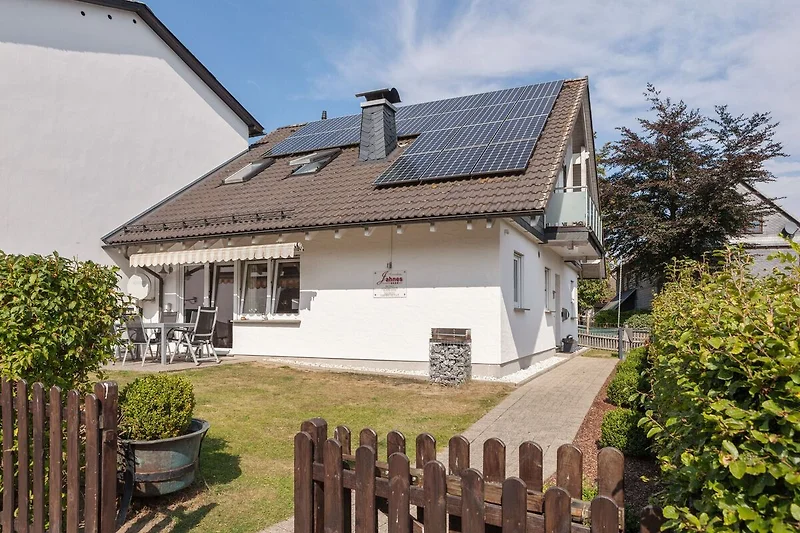 Außenseite Ferienhaus (Sommer)