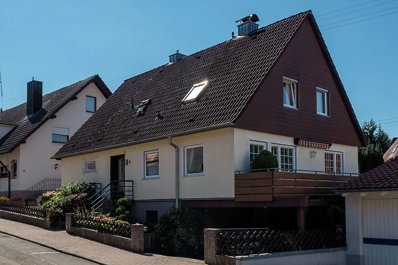 Außenseite Ferienhaus (Sommer)
