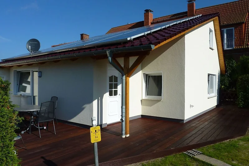 Außenseite Ferienhaus (Sommer)