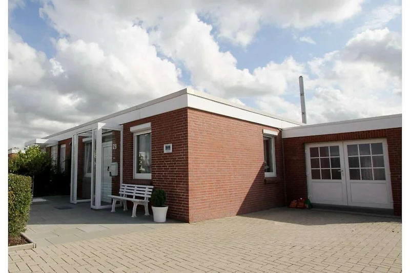 Außenseite Ferienhaus (Sommer)