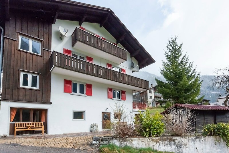 Außenseite Ferienhaus (Sommer)