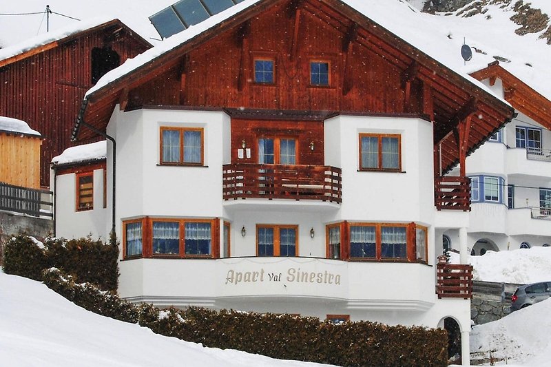 Außenseite Ferienhaus (Winter)