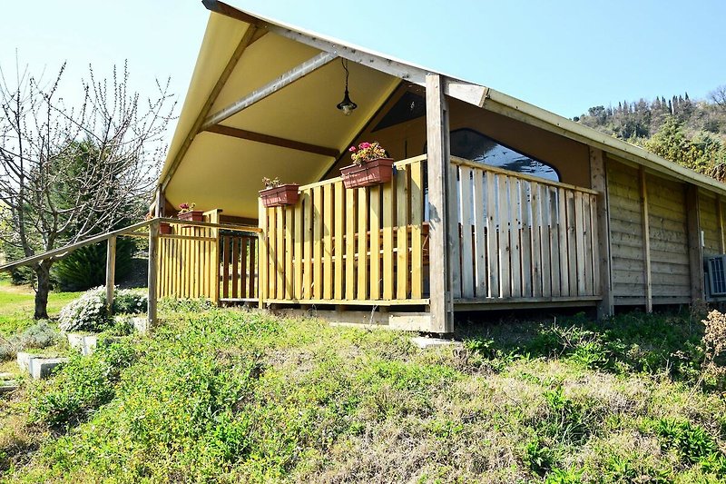 Außenseite Ferienhaus (Sommer)