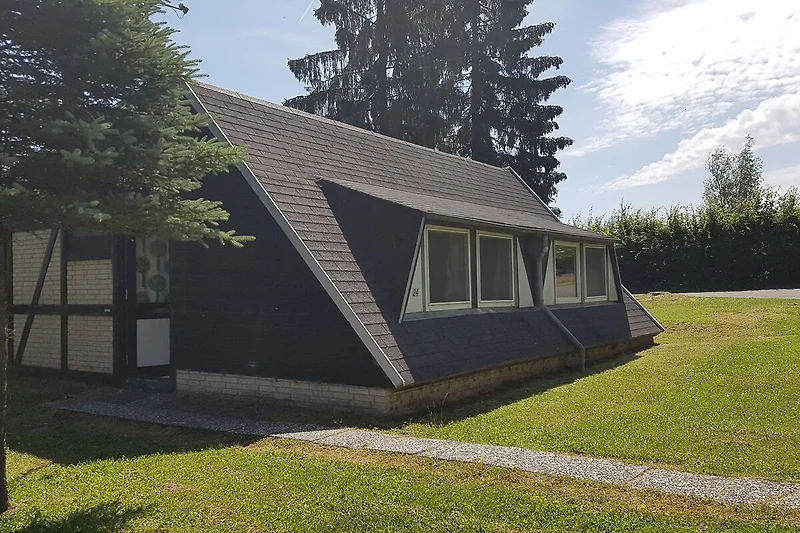 Außenseite Ferienhaus (Sommer)