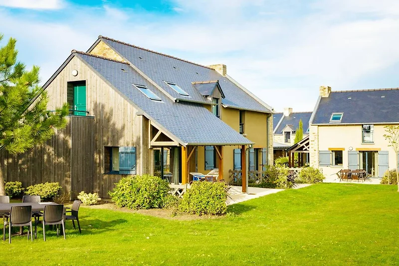Außenseite Ferienhaus (Sommer)