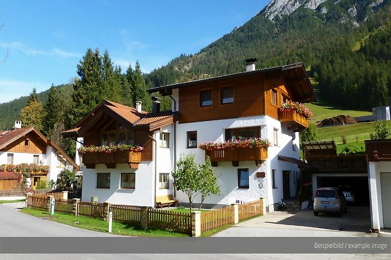 Außenseite Ferienhaus (Sommer)