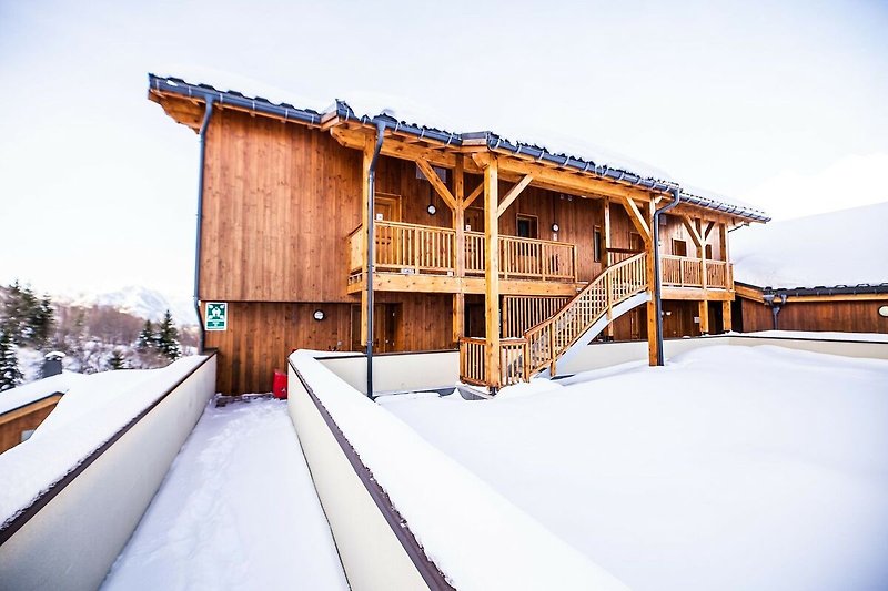 Außenseite Ferienhaus (Winter)