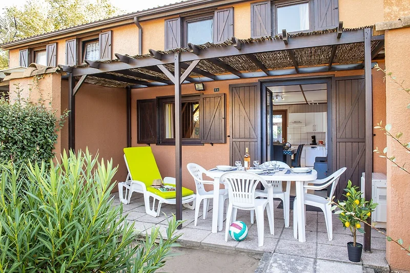 Außenseite Ferienhaus (Sommer)