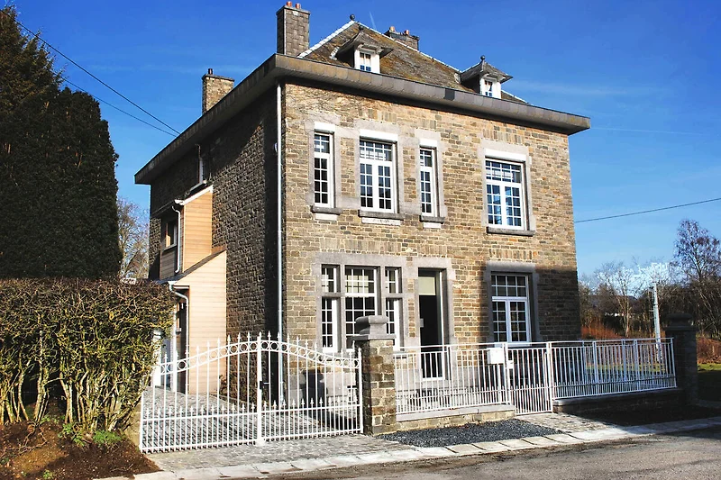 Außenseite Ferienhaus (Sommer)