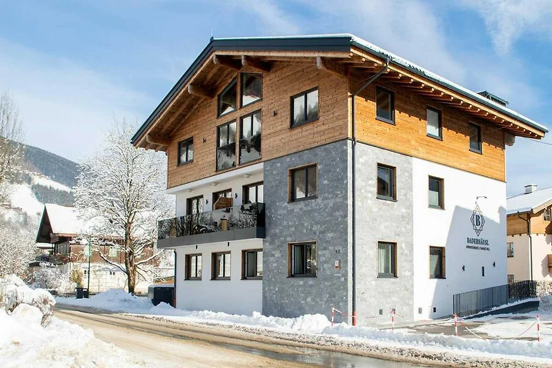 Außenseite Ferienhaus (Winter) Außenseite Ferienhaus (Winter)