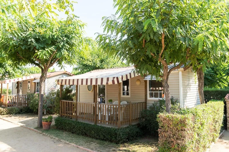 Außenseite Ferienhaus (Sommer)