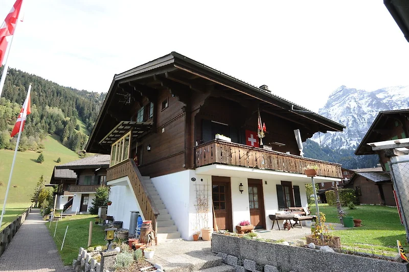 Außenseite Ferienhaus (Sommer)