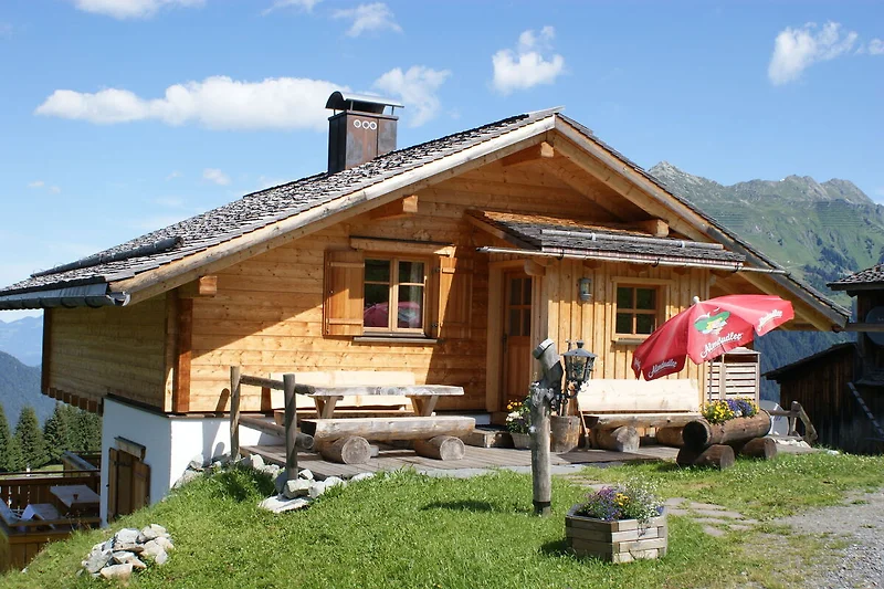 Widok na dom (lato)