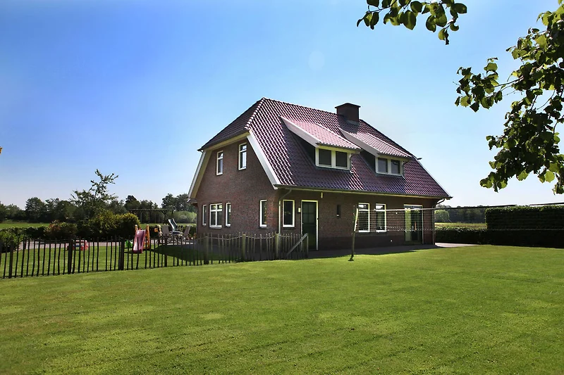 Außenseite Ferienhaus (Sommer)