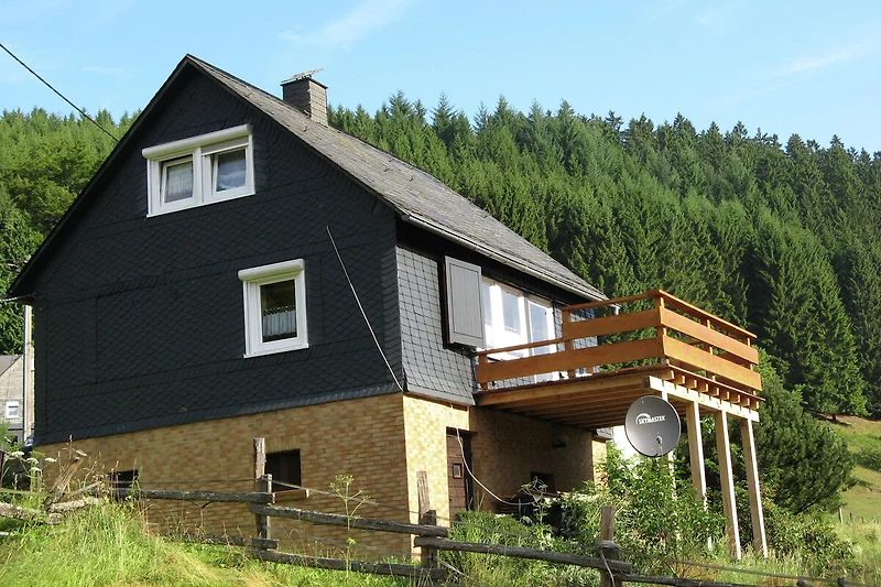 Außenseite Ferienhaus (Sommer)
