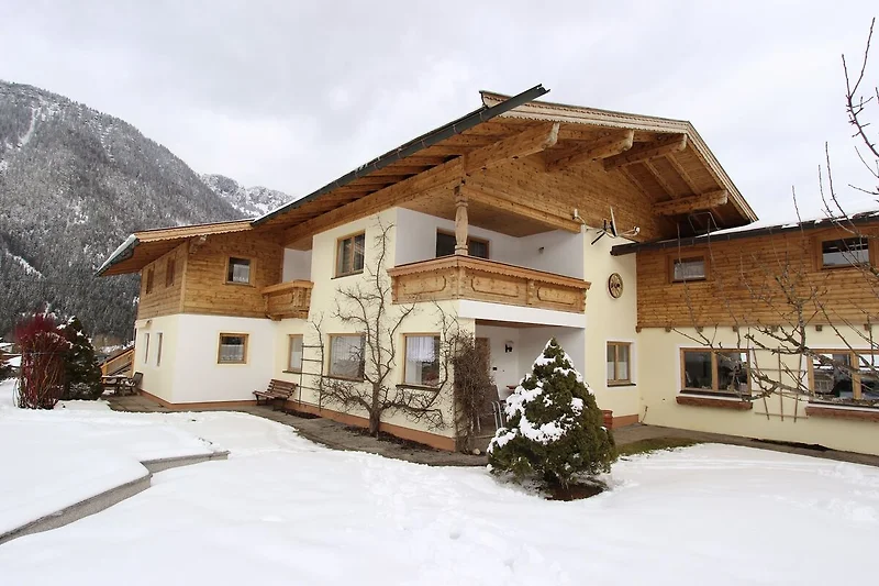 Außenseite Ferienhaus (Winter)