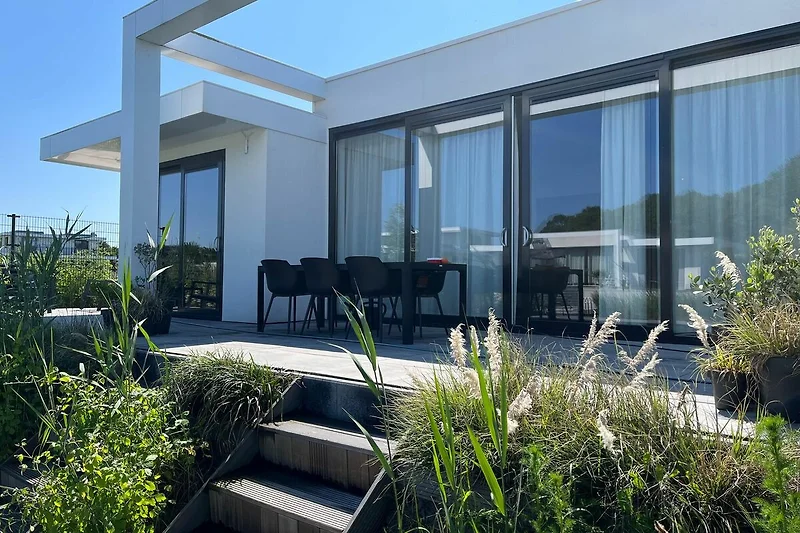 Außenseite Ferienhaus (Sommer)