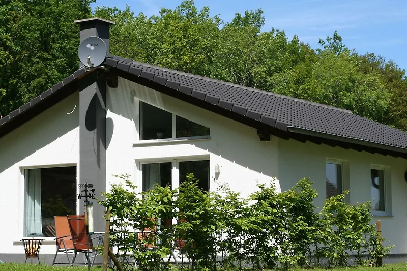 Außenseite Ferienhaus (Sommer)